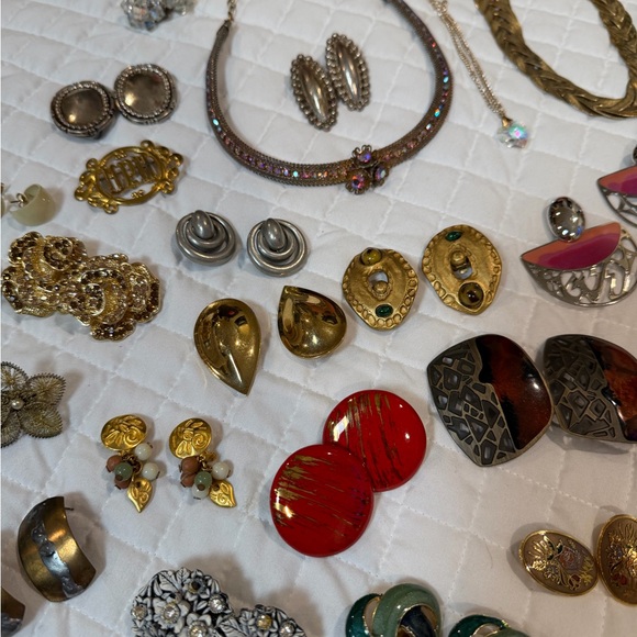 Lot Of 128 VINTAGE TO NOW JEWELRY w/ Marked Pieces Necklaces Earrings,etc HUGE - Picture 11 of 12